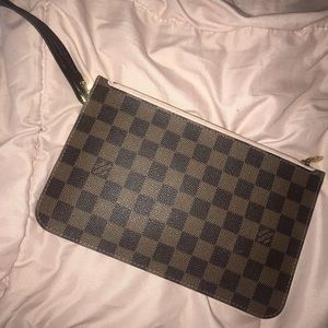 Louis Vuitton Neverfull MM pouch